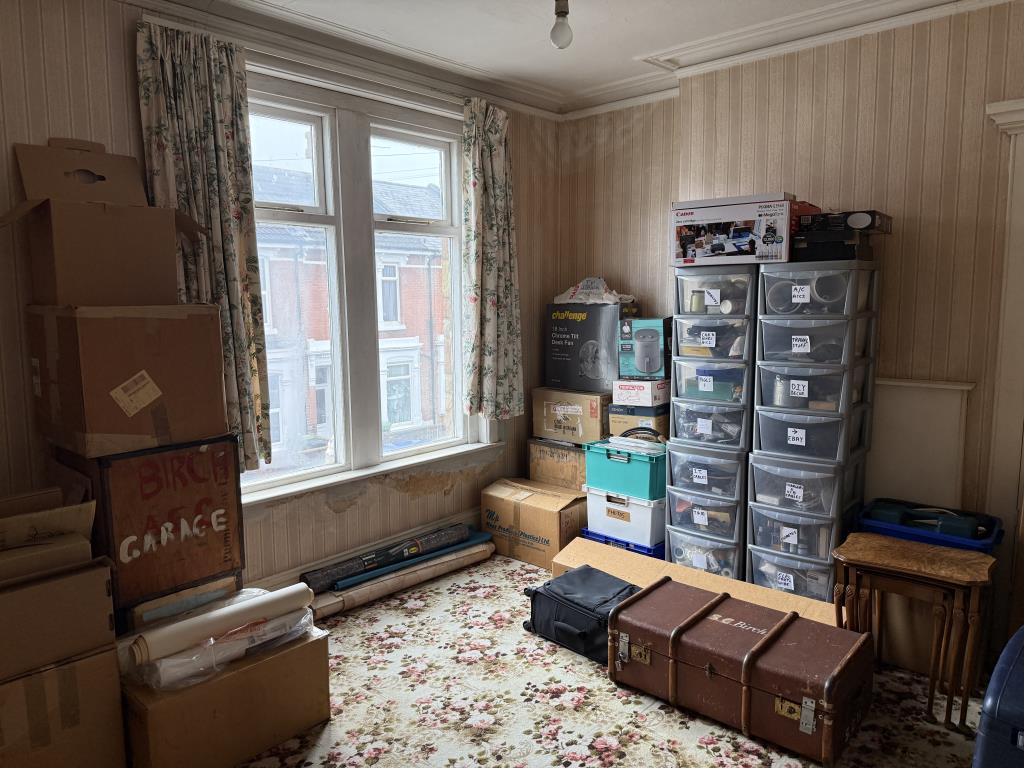 Lot: 147 - THREE-BEDROOM HOUSE IN NEED OF IMPROVEMENT - Bedroom One